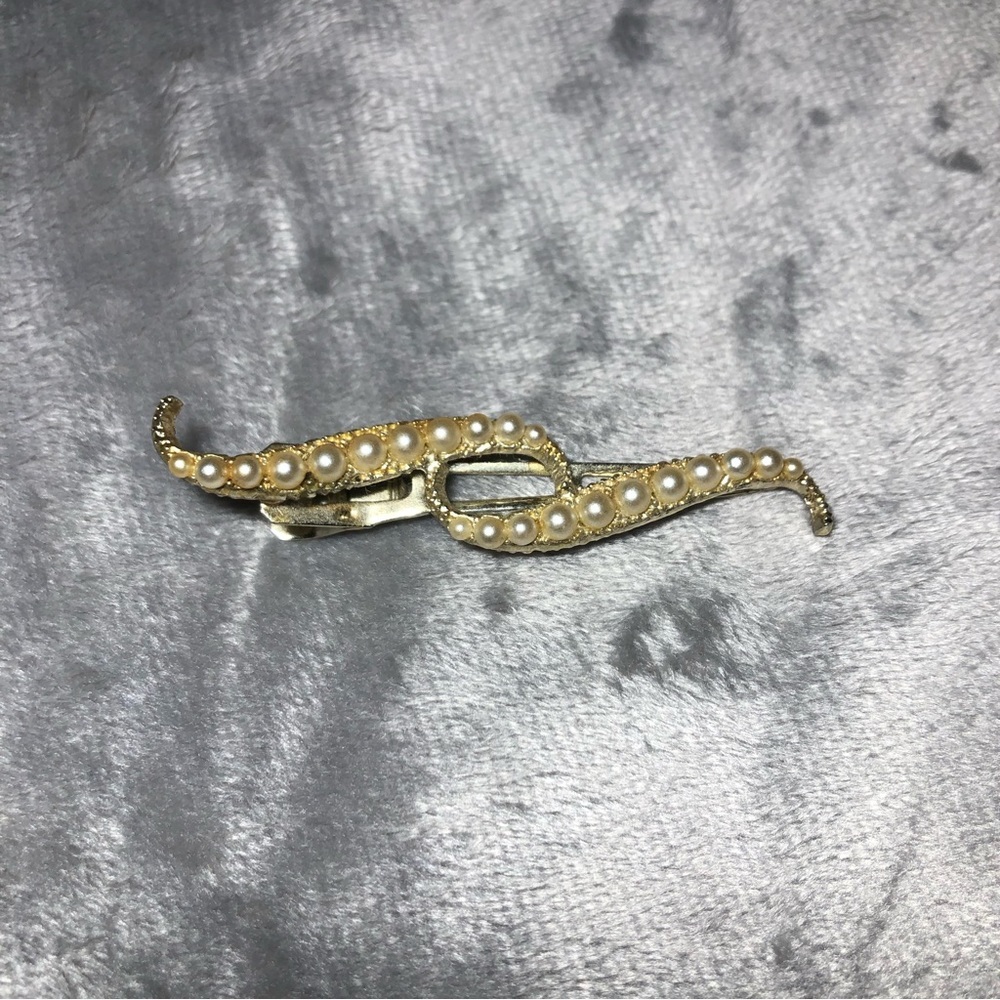 Vintage hair clip